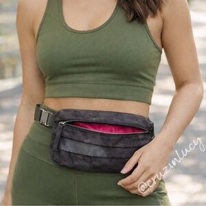 Lululemon Everywhere Camo Belt Bag